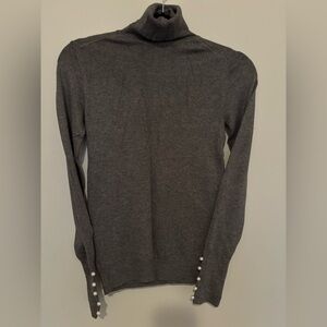 ZARA Knit Gray Turtleneck Sweater with Pearl Button Sleeve Accent, size US S